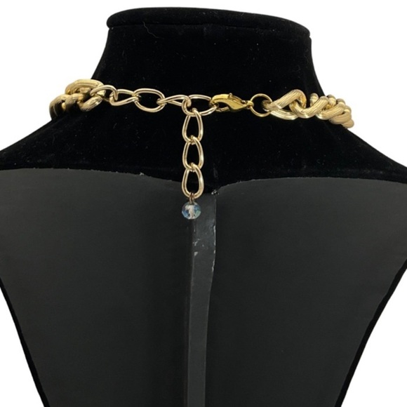 Large Gold Tone Links and Floral Design Necklace - Picture 2 of 3